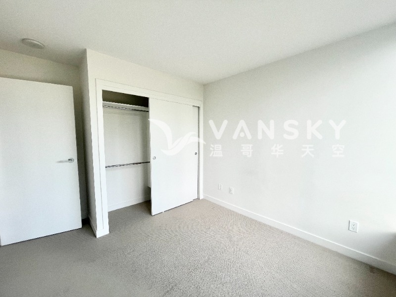 251022193620_Surrey Apt bedroom 02.jpeg